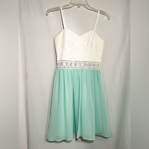 WOMENS SIZE 9 SLEEVELESS LINED GREEN W/ WHITE LACE ZIP BACK DRESS